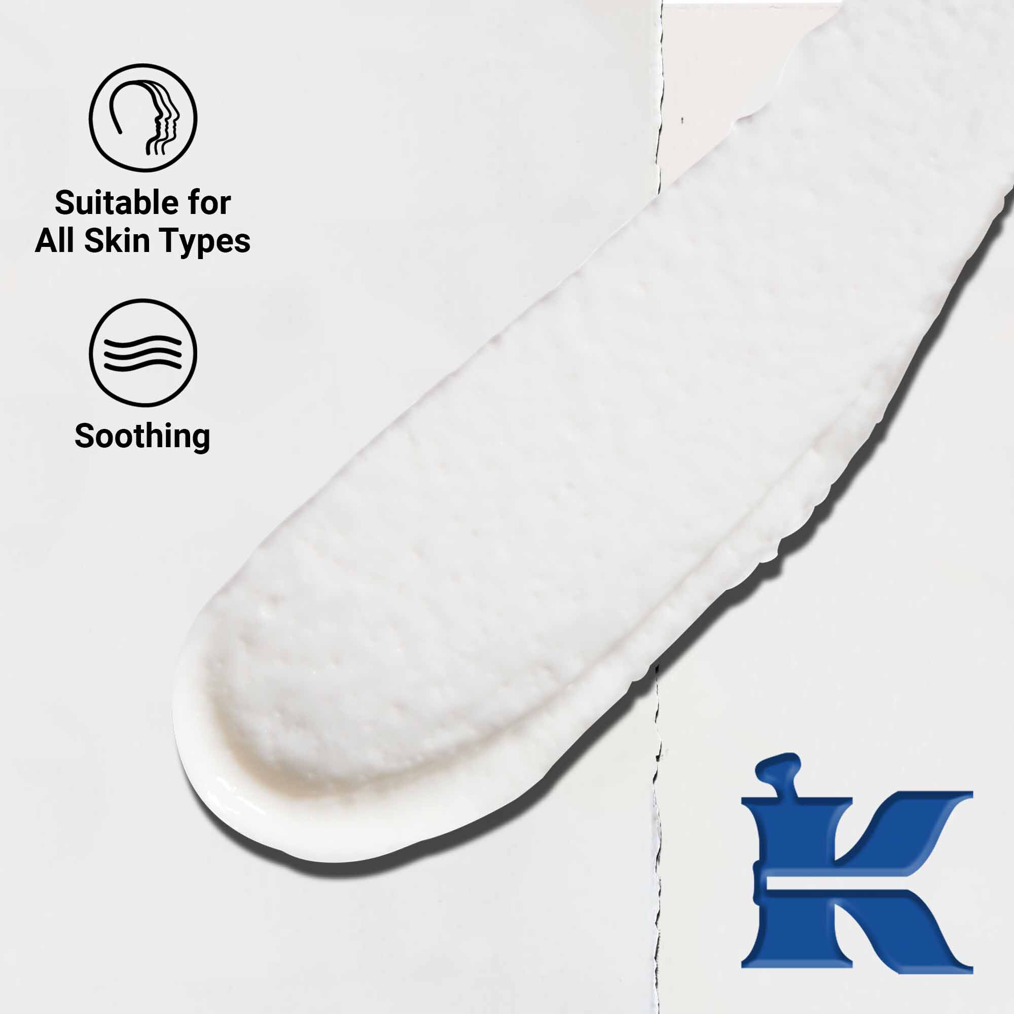 Zbliżenie na konsystencję kremu Ultimate Brushless Shave Cream White Eagle. Tekst podkreśla, że jest odpowiedni dla wszystkich rodzajow skory, a także jego łagodzącą i niepodrażniającą formułę.