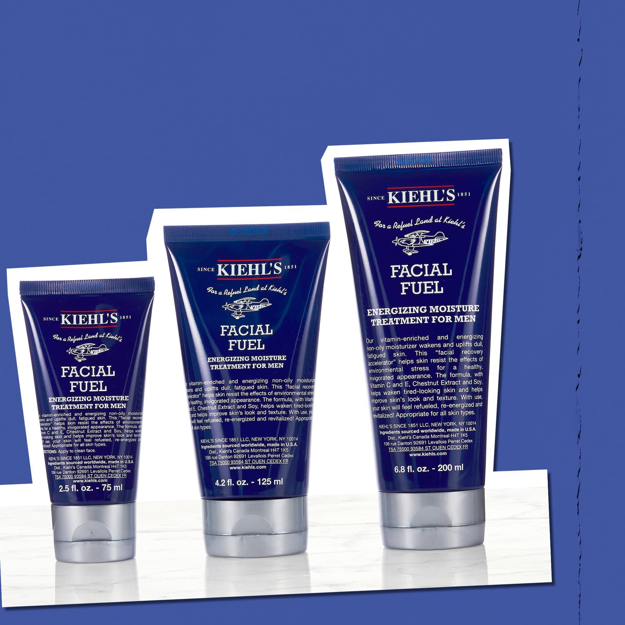 Trzy butelki energetyzującego kremu nawilżającego dla mężczyzn Facial Fuel przedstawiające dostępne rozmiary