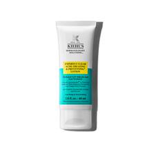 Tubka 60 ml balsamu Kiehl's Expertly Clear Blemish-Treating & Preventing Lotion na białym tle.