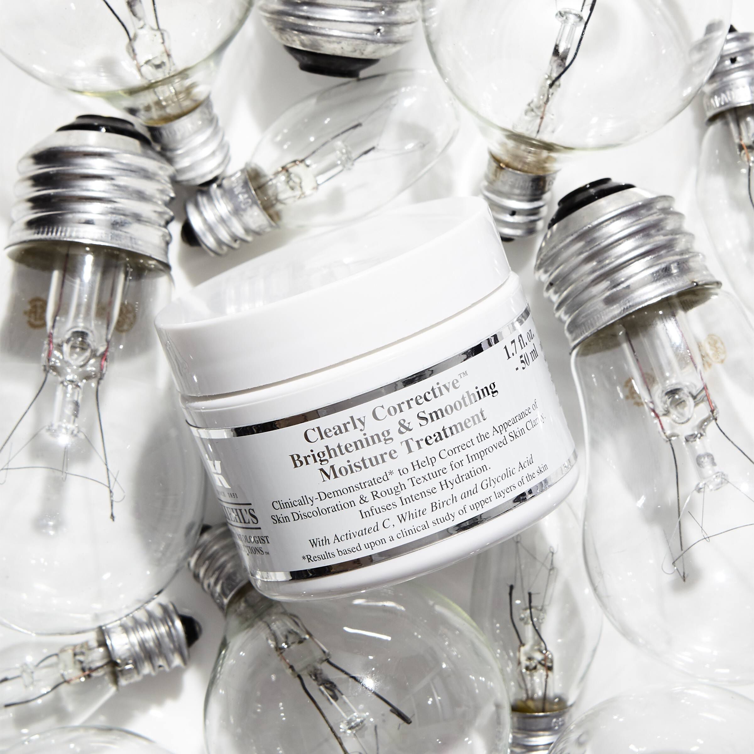 Clearly Corrective Brightening & Smoothing Moisture Treatment - Krem rozjaśniający przebarwienia