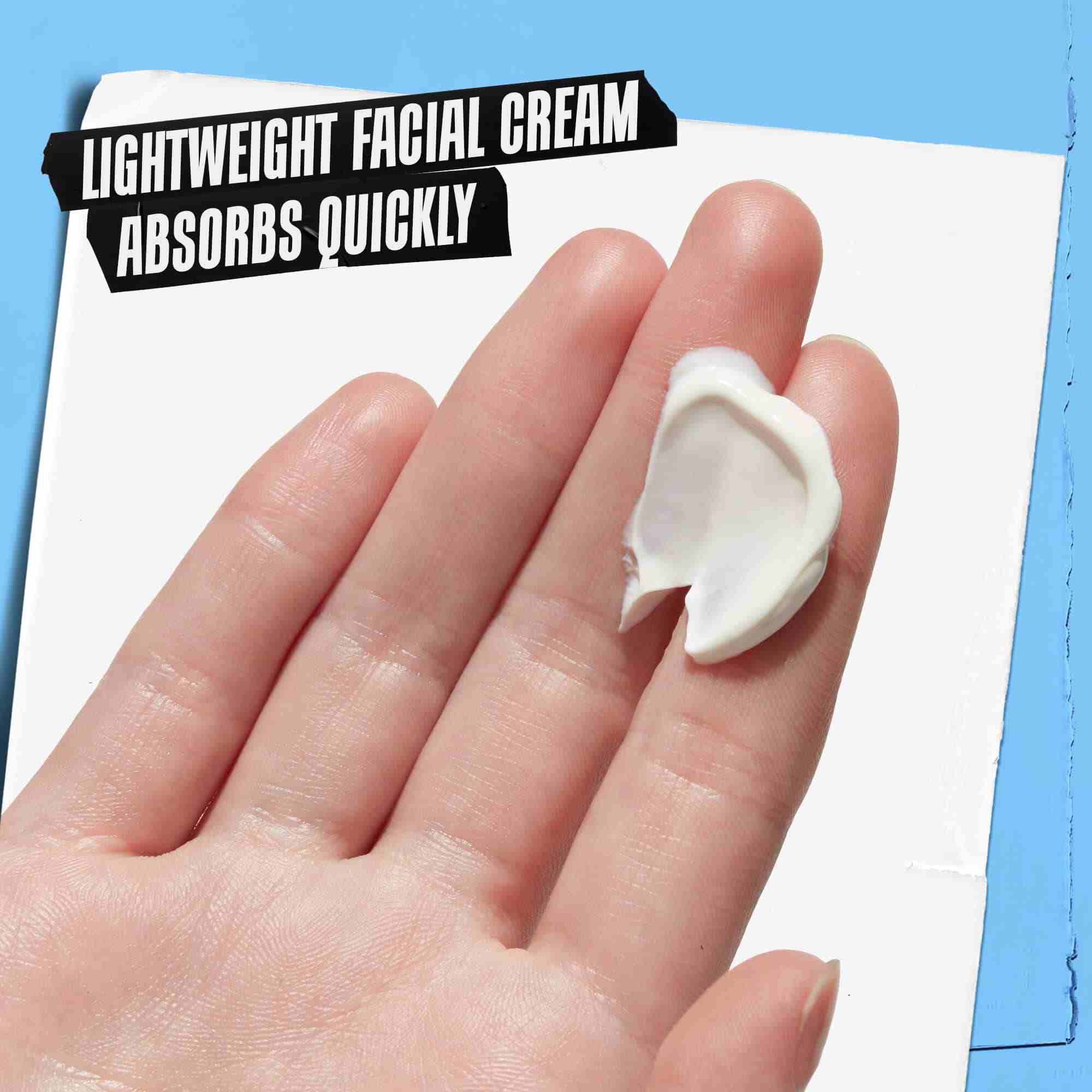 Dłoń nakładająca krem Ultra Facial Cream SPF 30 z napisem „Lekki krem do twarzy szybko się wchłania.”