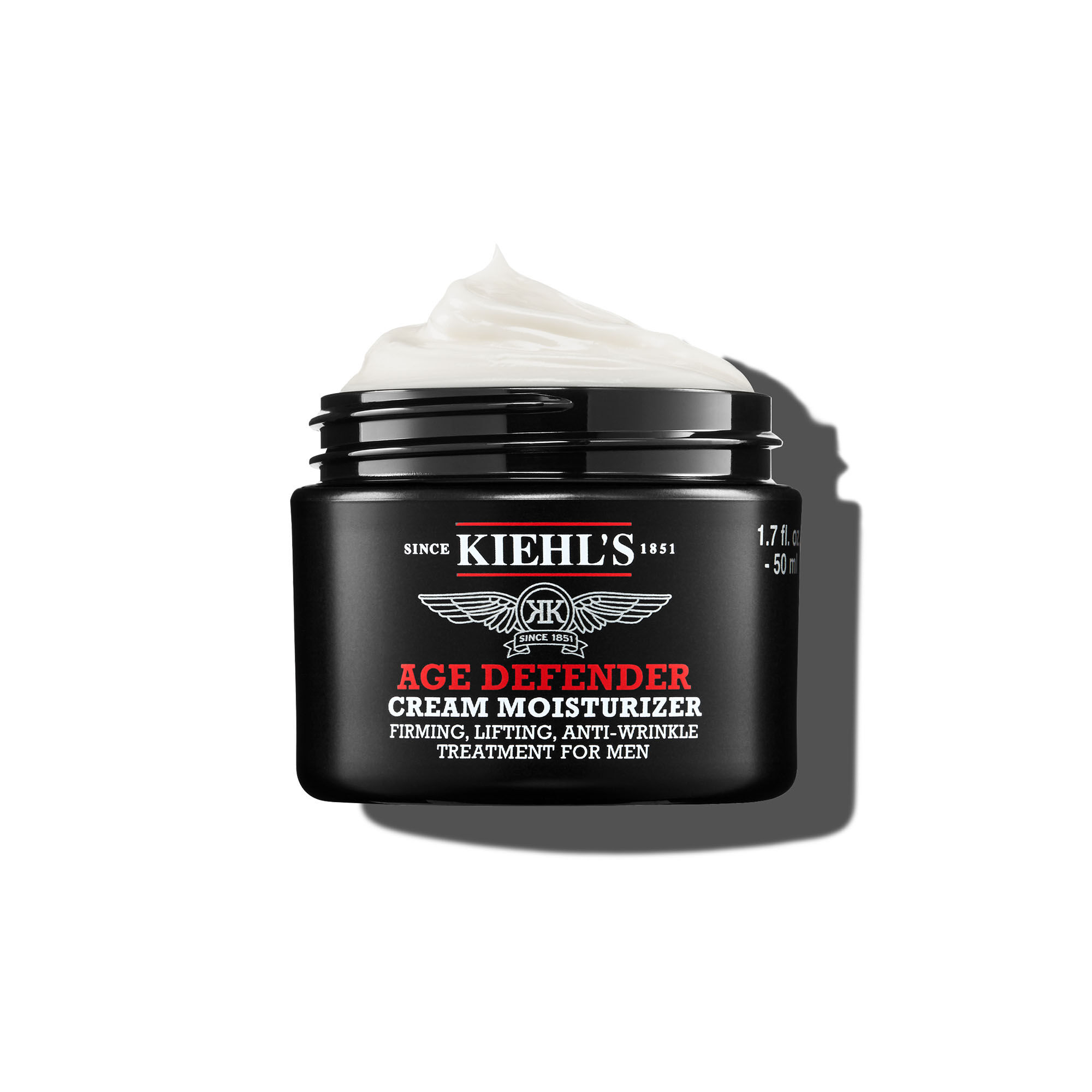 50 ml słoiczek kremu nawilżającego Kiehl's Age Defender o puszystej konsystencji na białym tle. 
